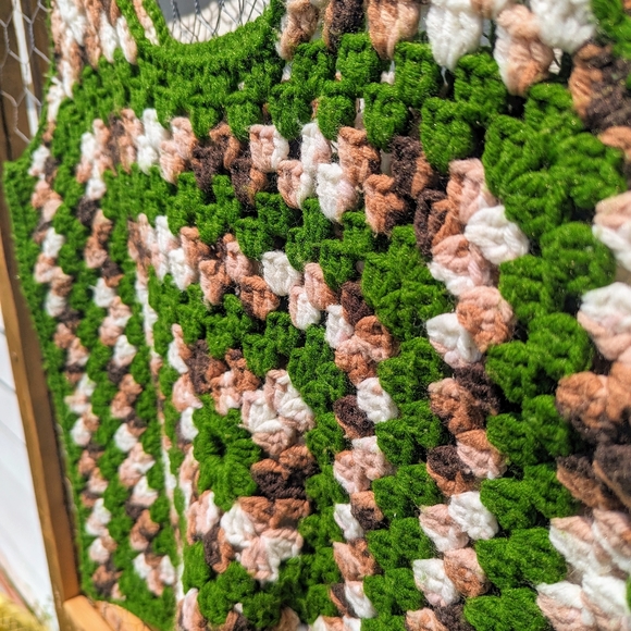 Vintage 1970s Handmade Green Brown Granny Square Vest Tank Top M Retro Boho VTG - Picture 2 of 3